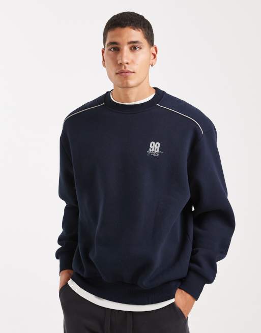 ASOS DESIGN - Felpa vestibilità comoda color blu navy con profili a contrasto e grafica con numero in stile sportivo