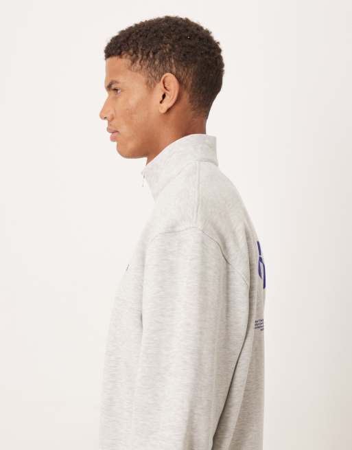 ASOS DESIGN - Felpa vestibilità comoda grigio mélange con stampa e zip corta, 4 di 5