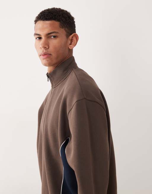 ASOS DESIGN - Felpa vestibilità comoda marrone con zip corta e pannelli cut & sew, 4 di 5