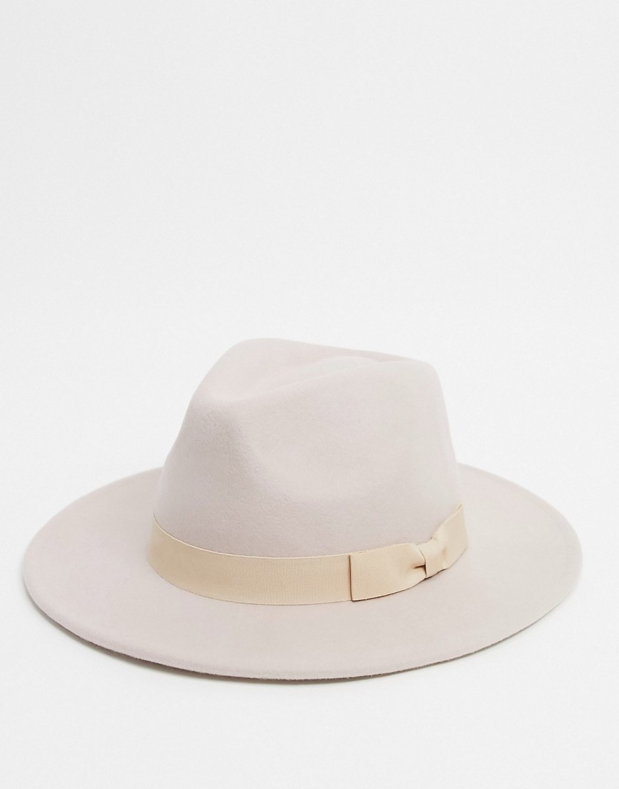 ASOS DESIGN felt fedora hat in camel with matching band-Brown