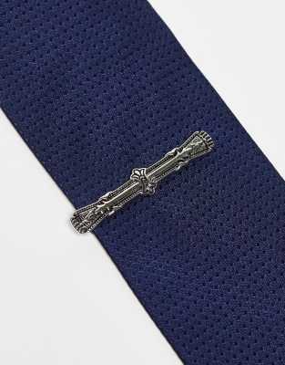ASOS DESIGN - Fermacravatta con incisioni e dettagli western color argento brunito