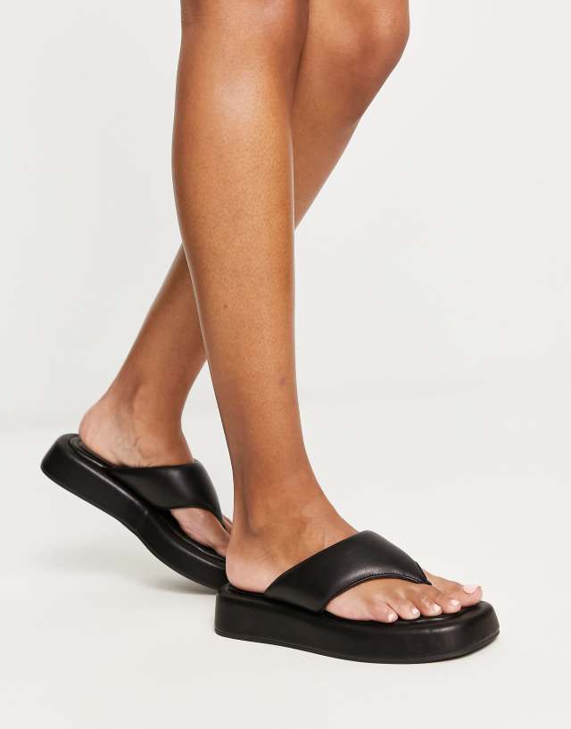 ASOS DESIGN Fern toe thong flat sandals in black - BLACK