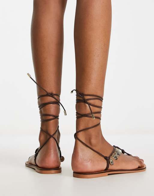 ASOS DESIGN – Fernando – Brązowe skórzane sandały z ozdobnymi monetami, 2 z 4