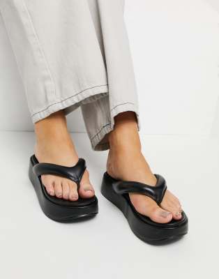 ASOS DESIGN Wide Fit Ferris chunky flip flop sandals in black