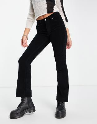 ASOS DESIGN - Feste Schlagjeans aus Cord in Schwarz mit niedrigem Bund