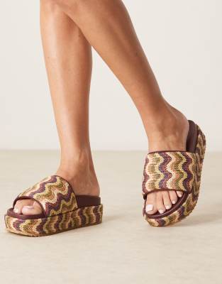 ASOS DESIGN - Festival - Mules aus buntem Bast mit Fußbett und flacher Plateausohle