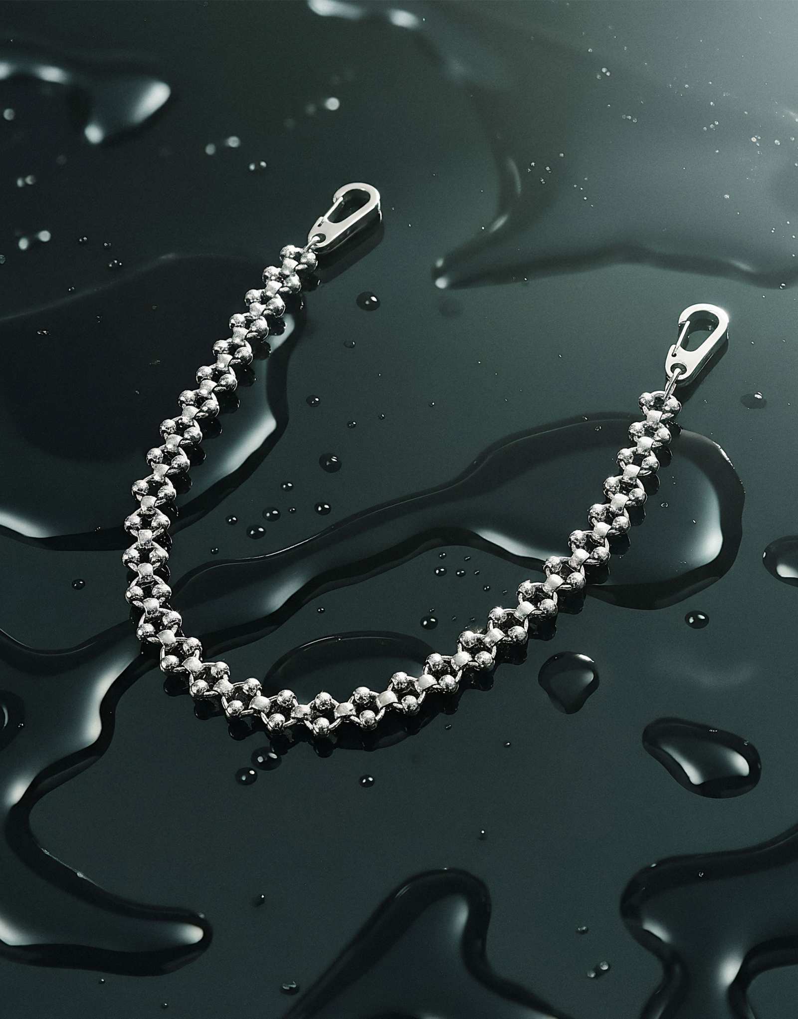 ASOS DESIGN festival водонепроницаемая джинсовая цепочка из нержавеющей стали, украшенная бисером, серебристого оттенка 