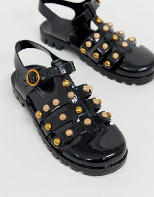 ASOS DESIGN – Fevertee – Platta sandaler med nitar-Svart