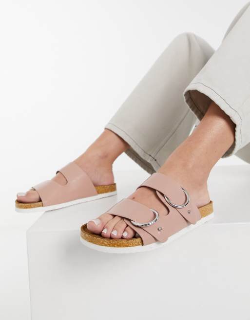 ASOS DESIGN - Fewer - Sandalen met twee bandjes met gespen in oudroze