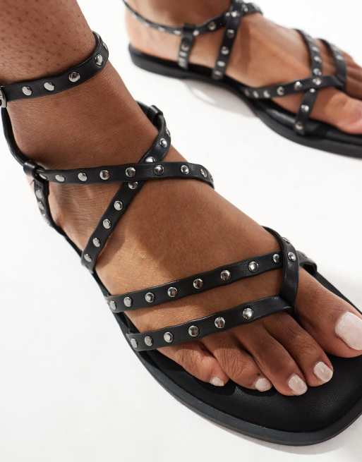 ASOS DESIGN - Fierce - Sandalen met bandjes, studs en brede pasvorm in zwart, 2 van 4