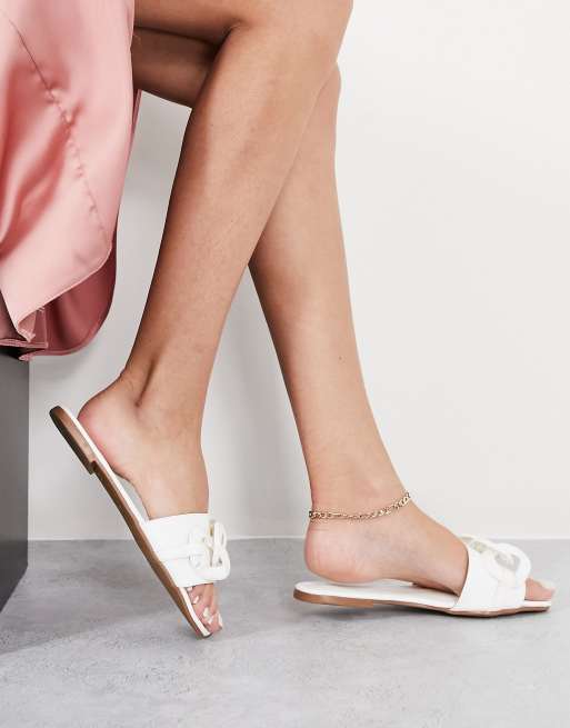 ASOS DESIGN Fife Mules plates pointure large avec cha ne Blanc