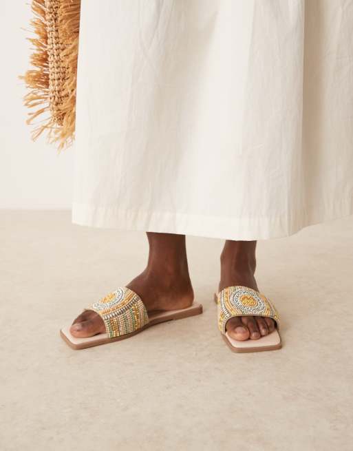 ASOS DESIGN – Fig – Flache Mules-Sandalen mit eckiger Zehenpartie und Perlen in mehreren Farben, 4 von 4
