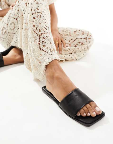 ASOS DESIGN – Fig – Flache Sandalen in Schwarz mit eckiger Zehenpartie - view 1