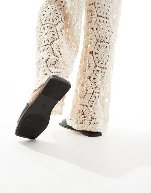 ASOS DESIGN – Fig – Płaskie czarne sandały z kwadratowymi noskami, 2 z 4