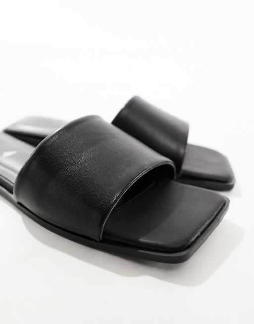 ASOS DESIGN – Fig – Płaskie czarne sandały z kwadratowymi noskami, 3 z 4