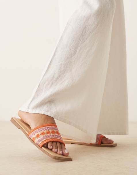 ASOS DESIGN - Fig - Sandali stile sabot bassi neutri con ricamo - view 1