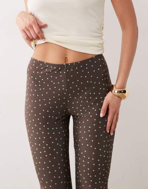 ASOS DESIGN – Figurbetonte Caprihose in Braun mit Polka Dots, 3 von 5
