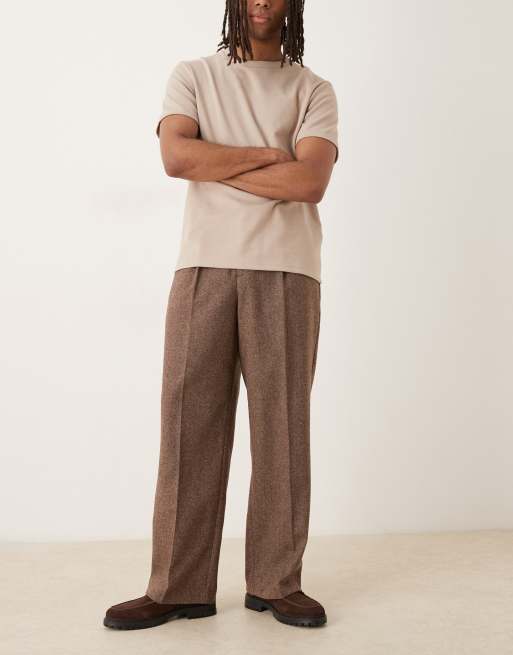 ASOS DESIGN – Figurbetonte Hose aus Wollmix in Braun mit weitem Bein, Bügelfalten und elastischem Bund, 2 von 5