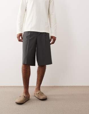 Figurbetonte Oversize-Bermudashorts in Anthrazit mit Nadelstreifen und Bundfalte-Grau Grau 48
