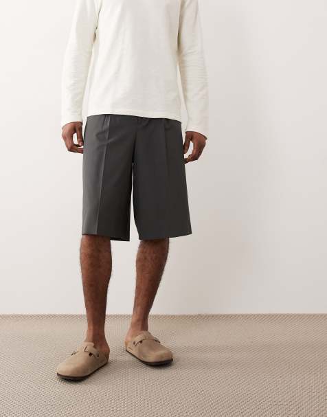 ASOS DESIGN – Figurbetonte Oversize-Bermudashorts in Anthrazit mit Nadelstreifen und Bundfalte - view 1