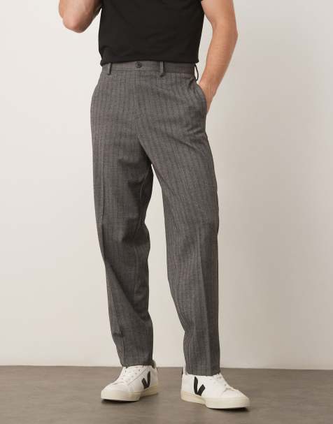 ASOS DESIGN – Figurbetonte, schmal zulaufende Hose in Schwarz mit Fischgrätmuster und lockerem Schnitt - view 1