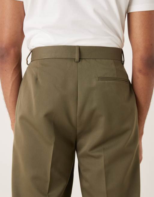 ASOS DESIGN – Figurbetonte, schmal zulaufende Oversize-Hose in Khaki mit Bundfalten, 5 von 5