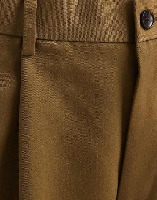 ASOS DESIGN – Figurbetonte, schmal zulaufende Oversize-Hose in Olivgrün mit Bundfalten, 8 von 9