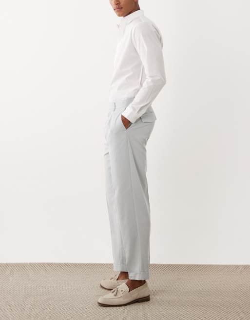 ASOS DESIGN – Figurbetonte, schmal zulaufende Twill-Hose in Hellblau mit Umschlag, 3 von 5