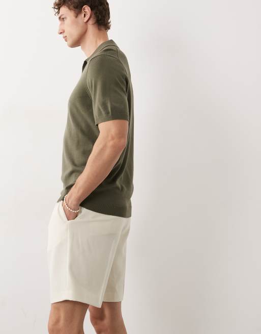 ASOS DESIGN – Figurbetonte Shorts in Ecru mit Bundfalten und regulärem Schnitt, 3 von 9