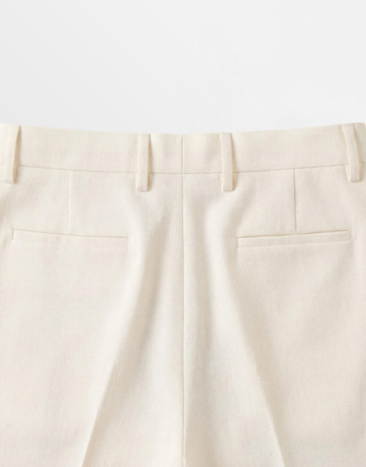 ASOS DESIGN – Figurbetonte Shorts in Ecru mit Bundfalten und regulärem Schnitt, 8 von 9