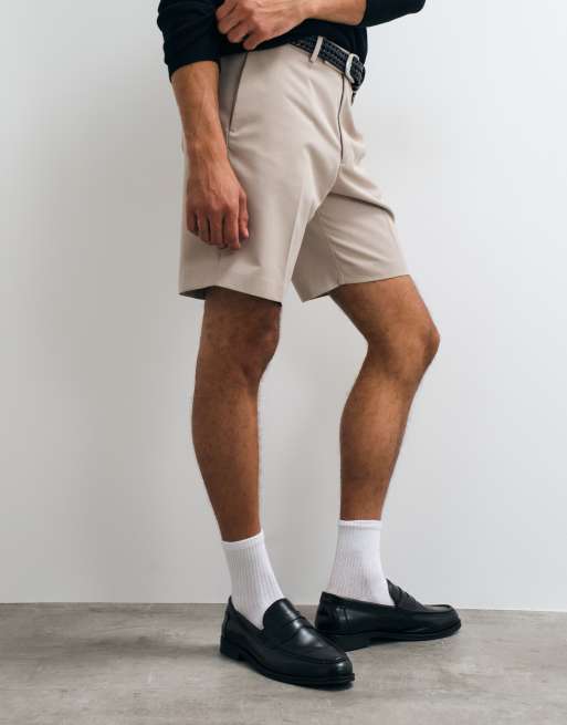 ASOS DESIGN – Figurbetonte Shorts in Steinbeige mit regulärer Passform, 2 von 5