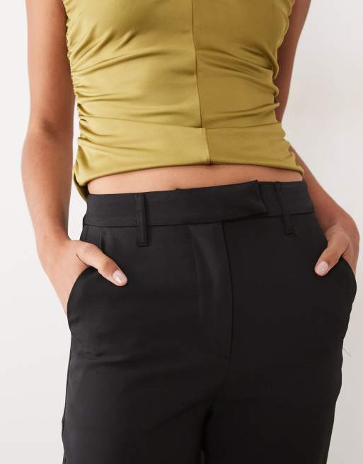 ASOS DESIGN figurbetonte Smoking-Schlaghose in Schwarz, 3 von 5