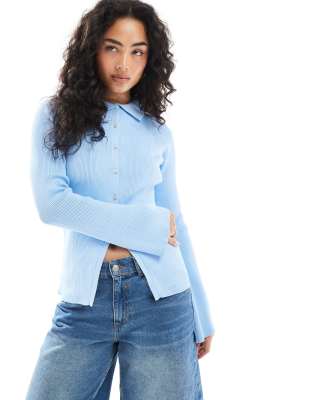 ASOS DESIGN - Figurbetonte Strickjacke in Hellblau mit Kragen
