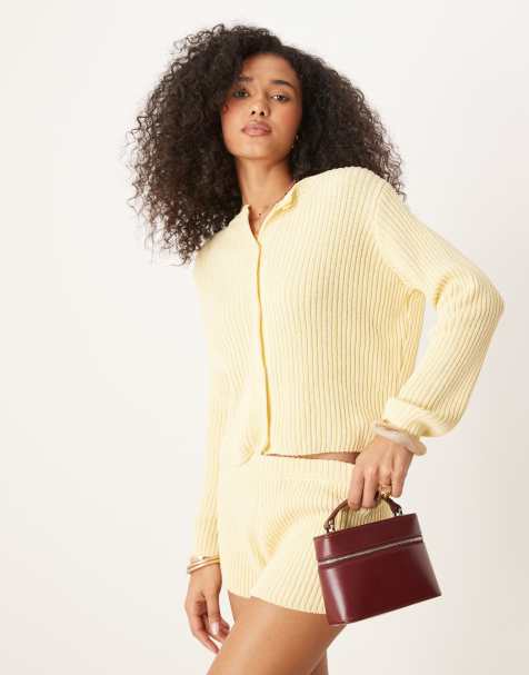 ASOS DESIGN – Figurbetonte Strickjacke und gestrickte Shorts in Gelb - view 1