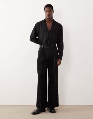 Figurbetonte, weite Hose in Schwarz mit zwei Bundfalten und Bund aus Satin Schwarz 52 Regular