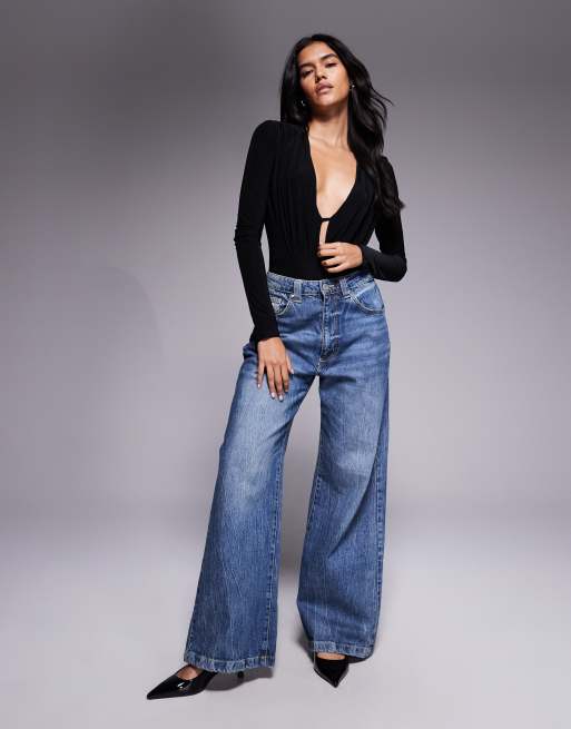 ASOS DESIGN – Figurbetonter, langärmliger Body in Schwarz mit tiefem Ausschnitt und Raffung, 2 von 4