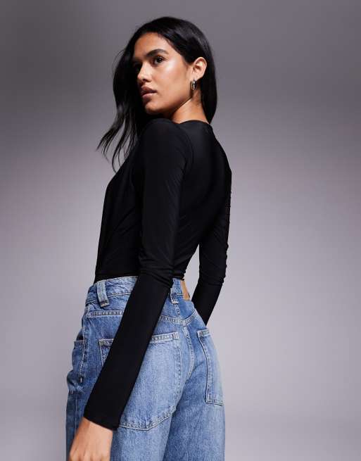 ASOS DESIGN – Figurbetonter, langärmliger Body in Schwarz mit tiefem Ausschnitt und Raffung, 4 von 4
