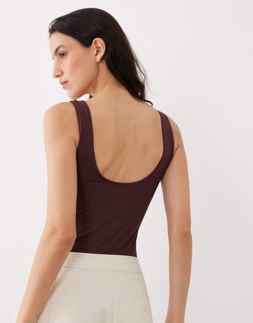 ASOS DESIGN – Figurbetonter Polyamid-Body in Schokobraun mit U-Ausschnitt, 4 von 4