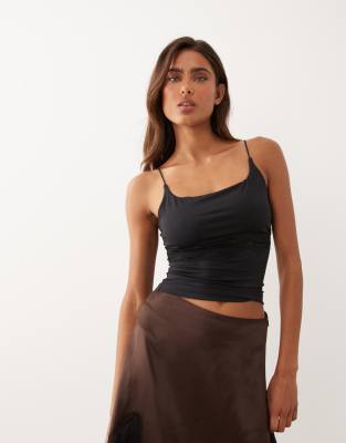 Figurbetontes Camisole-Oberteil in Schwarz mit eckigem Ausschnitt und Spitzenborte Schwarz 42