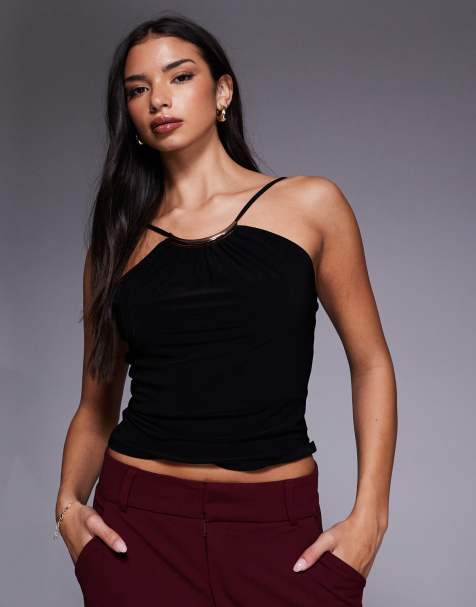 ASOS DESIGN – Figurbetontes Camisole-Oberteil in Schwarz mit halbmondförmigem Metalldetail - view 1