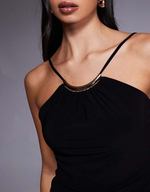ASOS DESIGN – Figurbetontes Camisole-Oberteil in Schwarz mit halbmondförmigem Metalldetail, 3 von 4