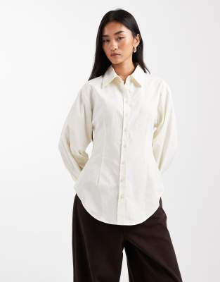 ASOS DESIGN - Figurbetontes Hemd in Ecru mit Ballonärmeln-Weiß