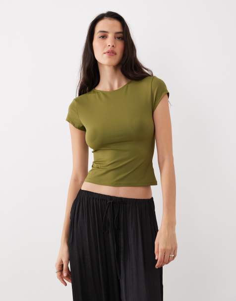 ASOS DESIGN – Figurbetontes, knapp geschnittenes T-Shirt aus Polyamid in Khaki - view 1