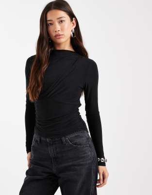 ASOS DESIGN - Figurbetontes, langärmliges Oberteil in Schwarz mit Raffung