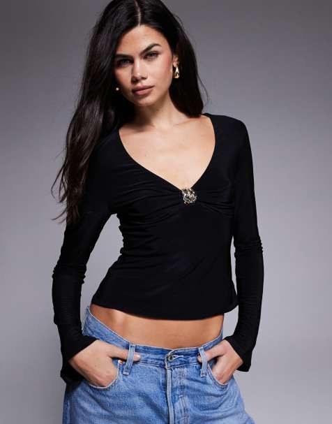 ASOS DESIGN – Figurbetontes, langärmliges Oberteil in Schwarz mit tiefem Ausschnitt und Zierdetail - view 1