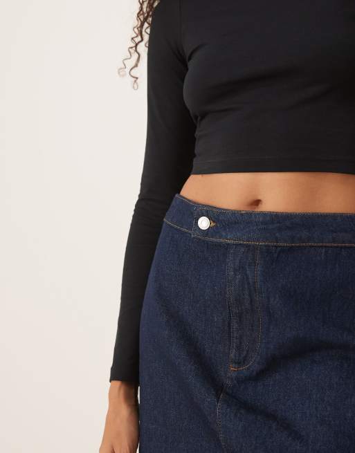ASOS DESIGN – Figurbetontes, langärmliges Shirt in Schwarz mit kurzem Schnitt, 3 von 4