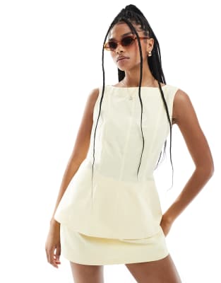 ASOS DESIGN - Figurbetontes Longline-Oberteil in Buttermilchgelb aus Leinenmix, Kombiteil