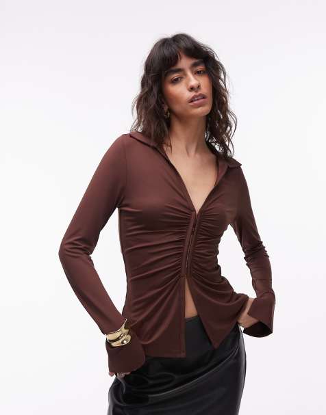 ASOS DESIGN – Figurbetontes Longline-Oberteil in Schokobraun mit Haken-Ösen-Verschluss und Raffung - view 1