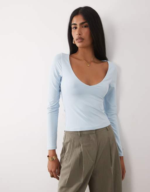 ASOS DESIGN – Figurbetontes Oberteil aus Polyamid in Blau mit tiefem V-Ausschnitt, 3 von 4