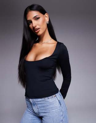 ASOS DESIGN - Figurbetontes Oberteil aus Polyamid in Schwarz mit tiefem U-Ausschnitt